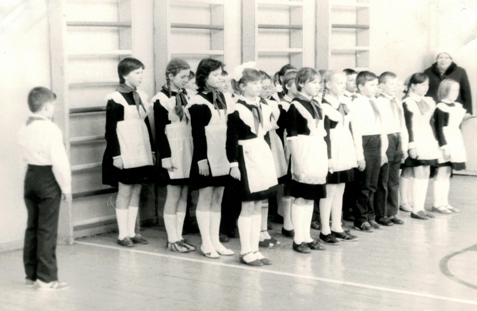 Сайт школы 1980. Школа 1980 4 корпус. Самоцветская школа. Урок в начальной школе 1980.