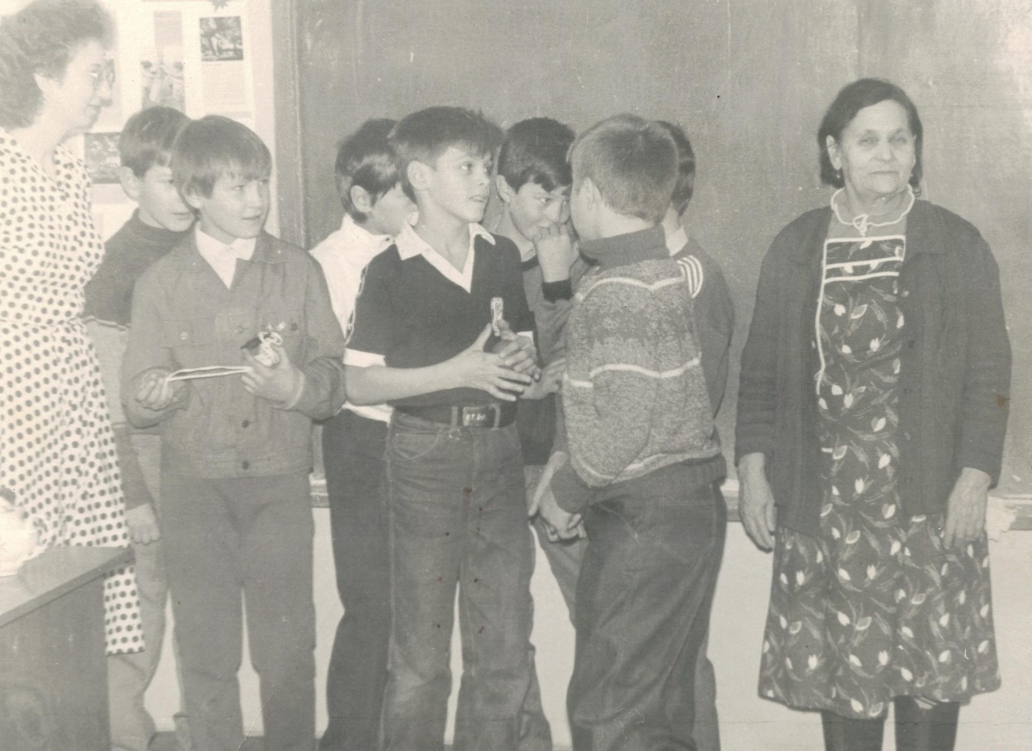 Сайт школы 1980. Школа 1980. Мариуполь 1980 СШ 7. Усть Мосиха школа 1980.
